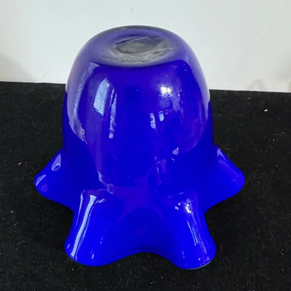Gorgeous Handblown Art Glass Cobalt Blue And Orange Glass Hankerchief Vase.  5”